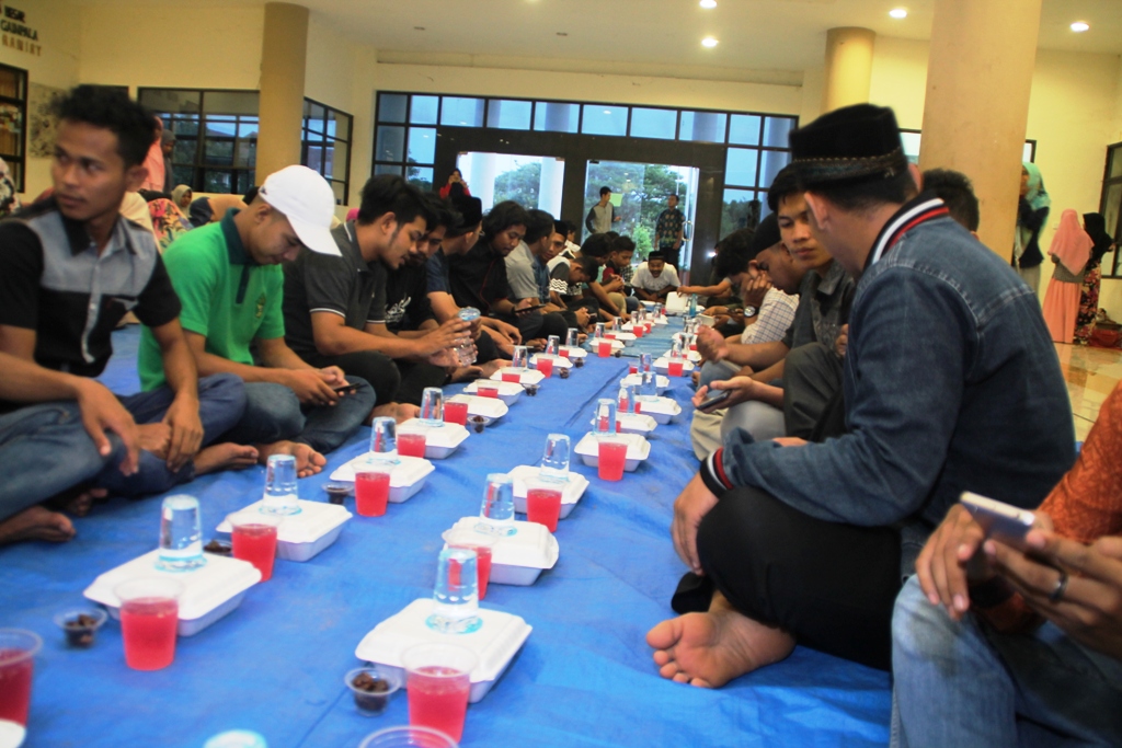 Sumberpost Buka Puasa Bersama dan Santunan Anak Yatim