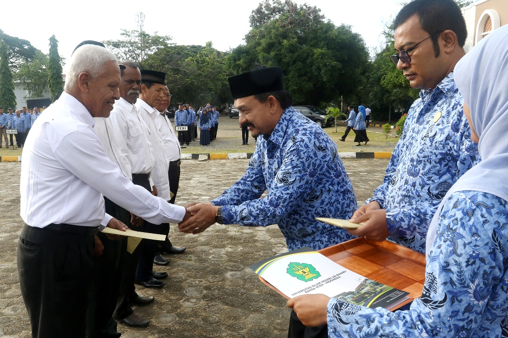 Enam Pensiunan UIN Ar-Raniry Terima Santunan
