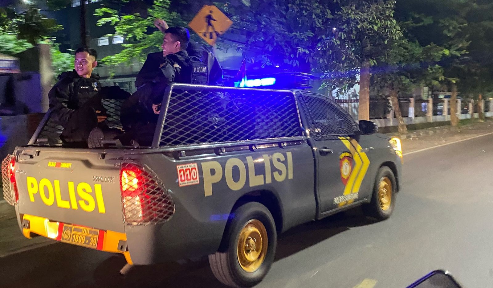 Kapolres Sumedang saat melaksanakan kegiatan patroli KRYD malam hari yang dilaksanakan di wilayah Kabupaten Sumedang. Jumat (24/03/2023).