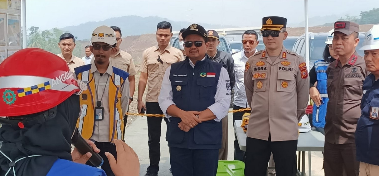 Jelang arus mudik dan balik Idul Fitri 1444 H, Kapolres Sumedang Polda Jabar AKBP Indra Setiawan bersama Forkopimda Kabupaten Sumedang melaksanakan pengecekan Tol Cisumdawu Seksi 3 hingga 6 (Cimalaka-Paseh-Conggeang-Ujungjaya). Rabu (29/03/2023).