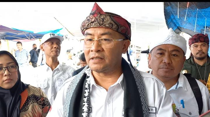 Wakil Bupati Sumedang, Erwan Setiawan saat menghadiri Special Event Gebyar Pameran UMKM Expo 2023 dan Festival Seni Samroh Sumedang Simpati Ber Prestasi dalam rangka menyambut Bulan Suci Ramadhan 1444 H di Lapang Pacuan Kuda Sumedang.