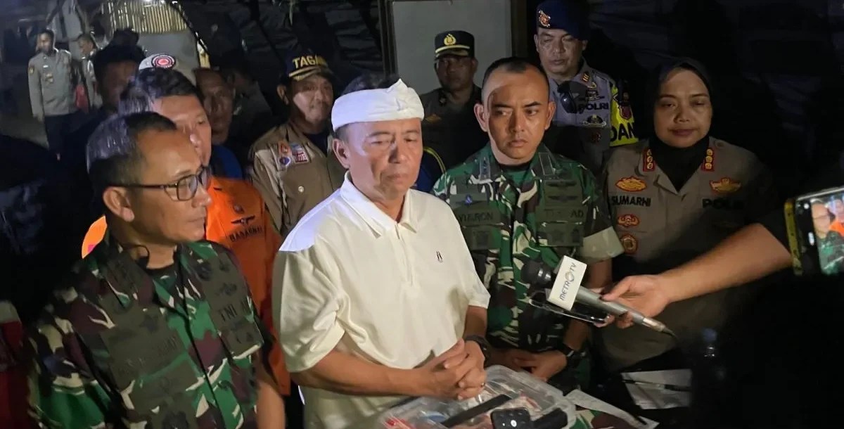 Pemerintah Provinsi Jawa Barat (Pemprov Jabar) mulai menyalurkan bantuan logistik kepada keluarga korban longsor di kawasan tambang Galian C Gunung Kuda, Desa Cipanas, Kabupaten Cirebon, Jumat (30/5/2025).