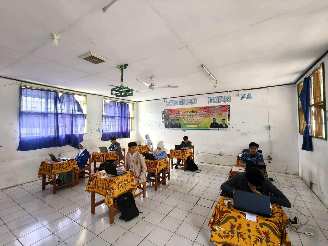 Olimpiade Madrasah Indonesia (OMI) jenjang MI, MTs, dan MA tingkat Provinsi Jawa Barat resmi digelar di MTsN 3 Sumedang, Desa Cijati, Kecamatan Situraja, Kamis–Jumat (2–3/10/2025).