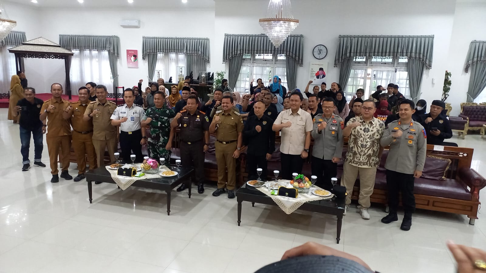 Bupati Sumedang Dr. H. Dony Ahmad Munir menghadiri sekaligus memberikan sambutan pada acara Peringatan Hari Pers Nasional (HPN) Tahun 2026 yang digelar di Gedung Negara Sumedang, Senin (9/2/2026).