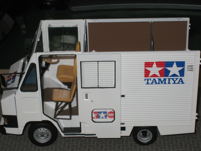 Tamiya 1/24 Toyota Hiace Quick Delivery Tamiya version | Tomohiko