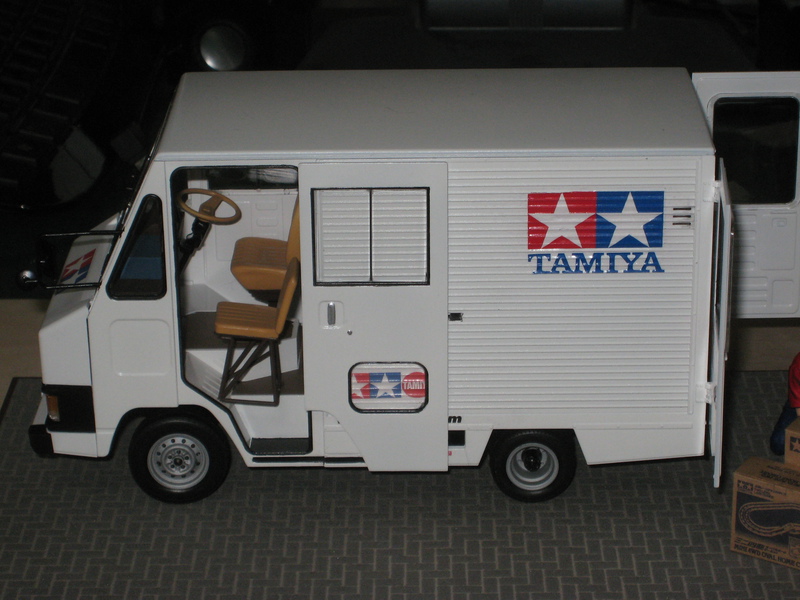 Tamiya 1/24 Toyota Hiace Quick Delivery Tamiya version | Tomohiko