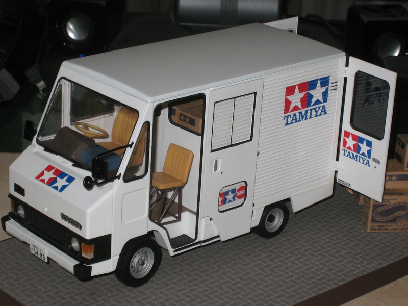 Tamiya 1/24 Toyota Hiace Quick Delivery Tamiya version | Tomohiko