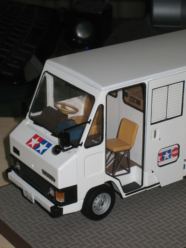 Tamiya 1/24 Toyota Hiace Quick Delivery Tamiya version | Tomohiko