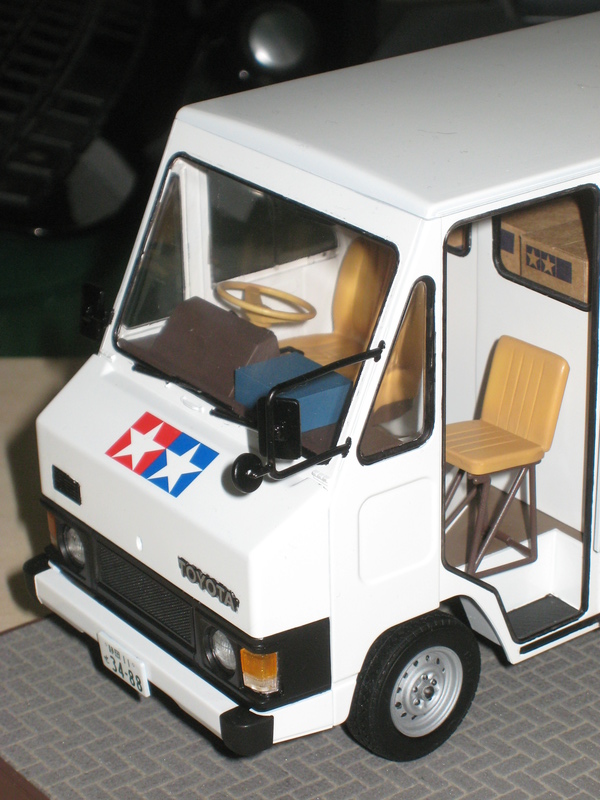 Tamiya 1/24 Toyota Hiace Quick Delivery Tamiya version | Tomohiko