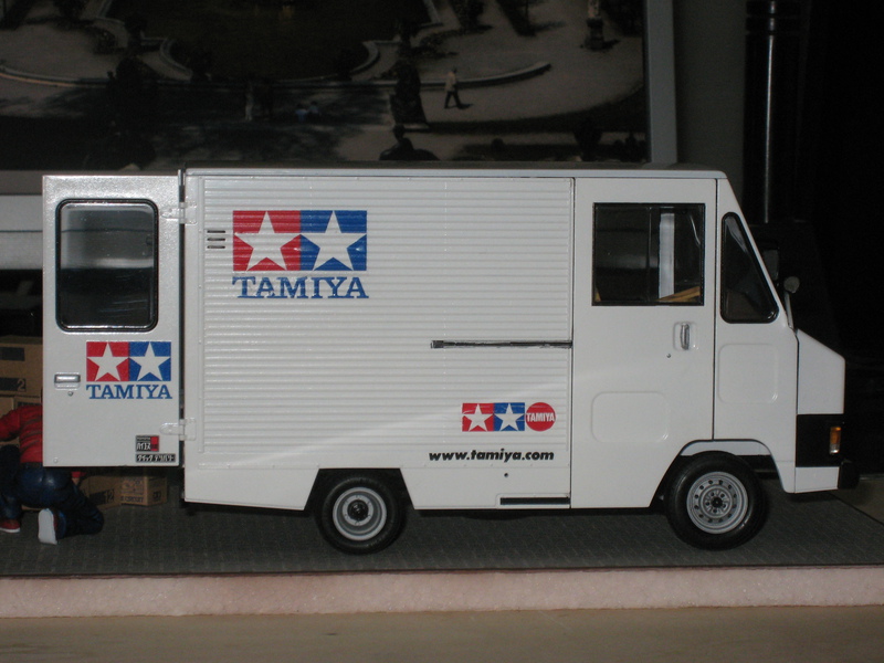 Tamiya 1/24 Toyota Hiace Quick Delivery Tamiya version | Tomohiko