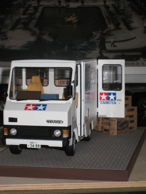 Tamiya 1/24 Toyota Hiace Quick Delivery Tamiya version | Tomohiko