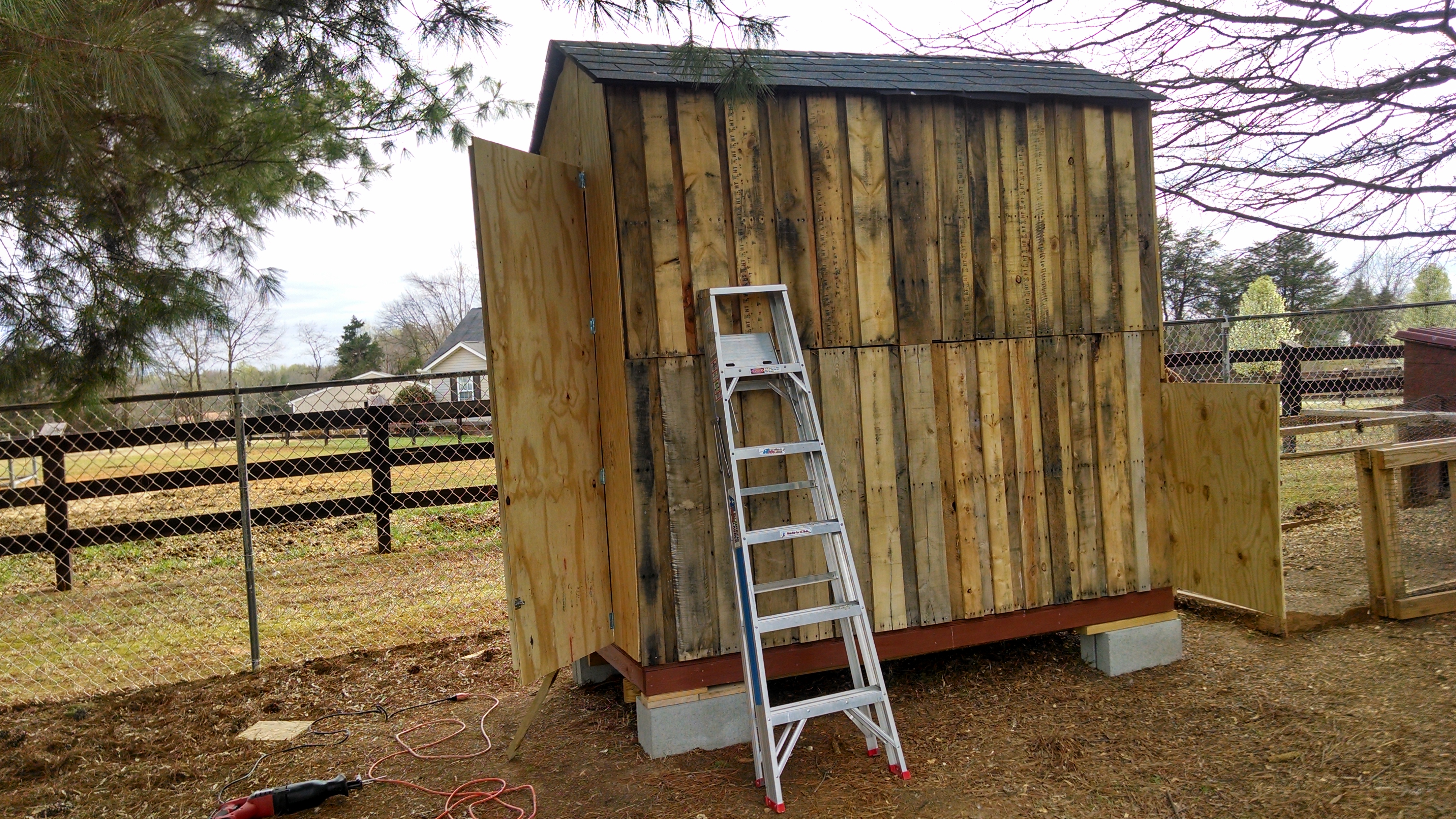 Pallet Chicken Coop | DIY Chicken Coop - Summers Acres