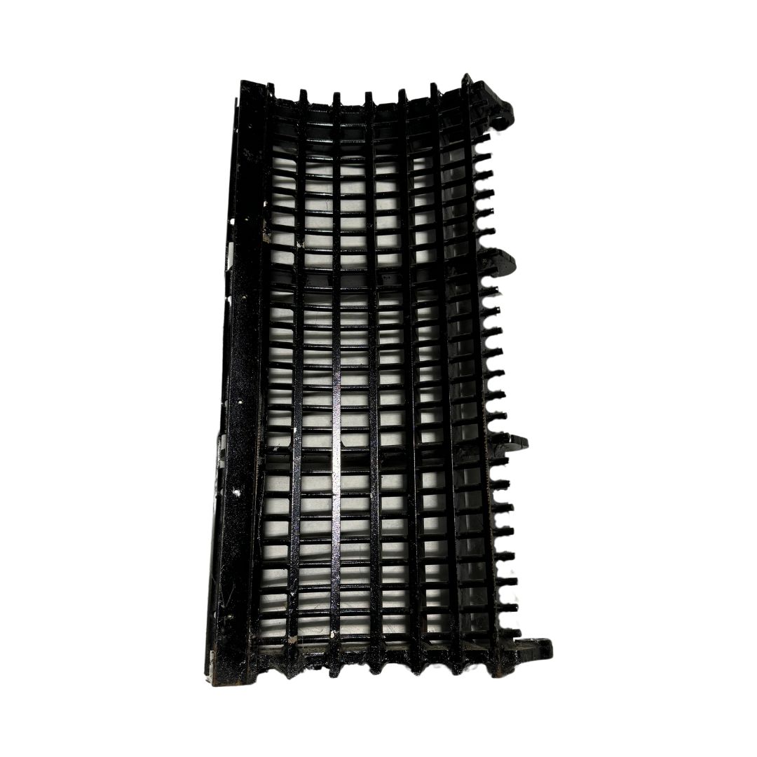 GLEANER - FRONT ASSEMBLY GRATE R40, 42 STANDARD NARROW CHROME. LIMITED STOCK (4 UNITS)