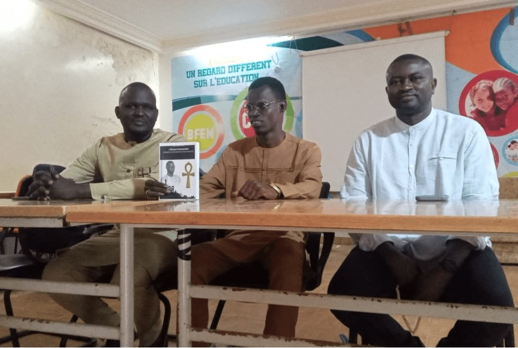 Littérature: Le Sénégalais Niang publie un essai critique sur l’école française en Afrique
