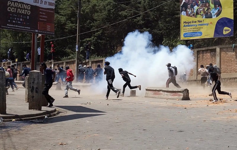 Madagascar : Le Président s’excuse et dissout le gouvernement après des manifestations meurtrières