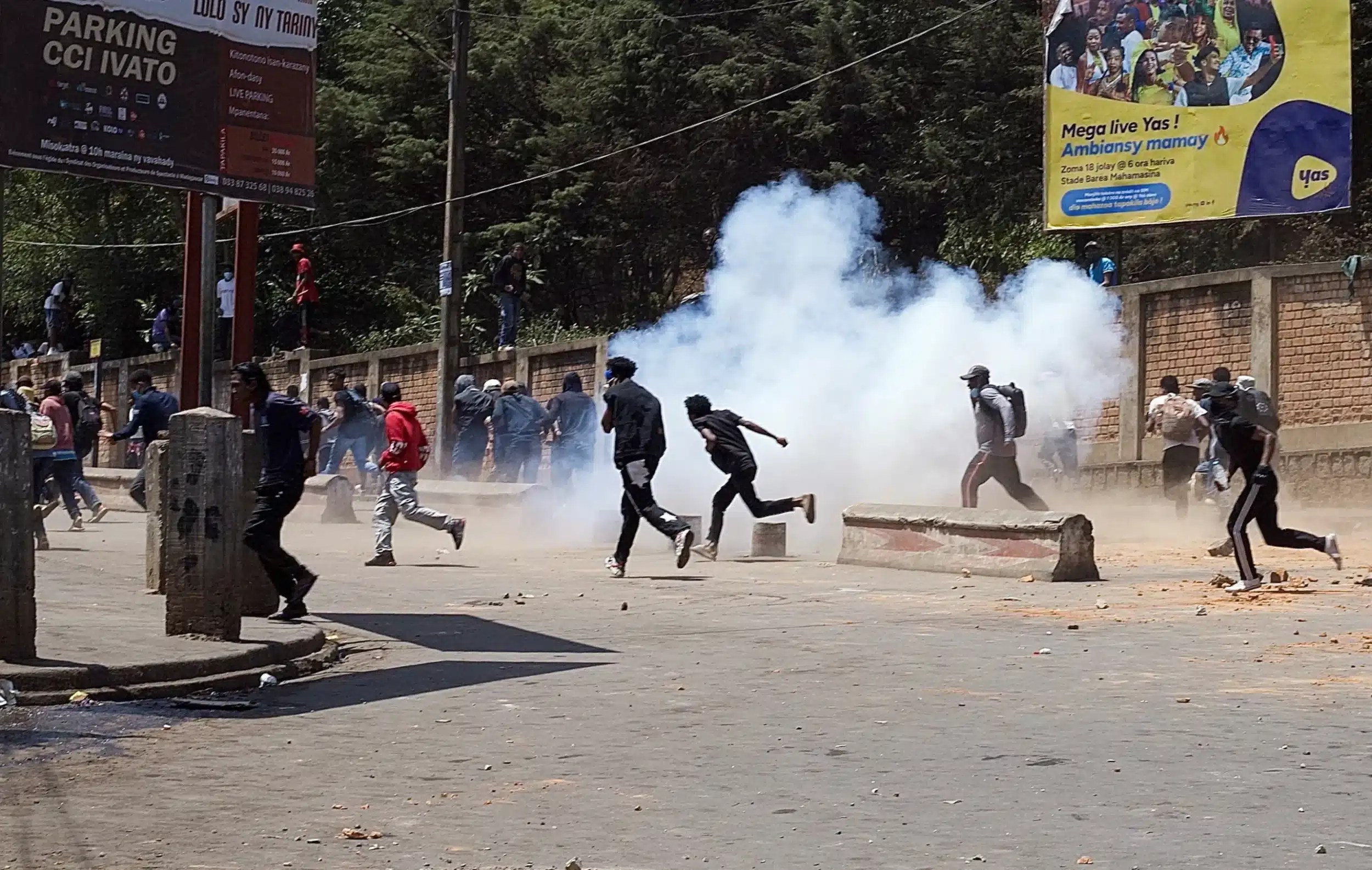 Madagascar : Le Président s’excuse et dissout le gouvernement après des manifestations meurtrières