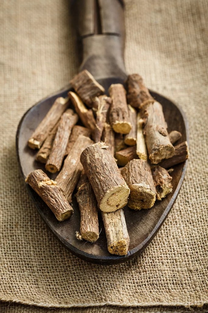 Ashwagandha for Men: Unlocking the Potential of an Ancient Herb 9 Copyright free picture ashwagandha root on spoon