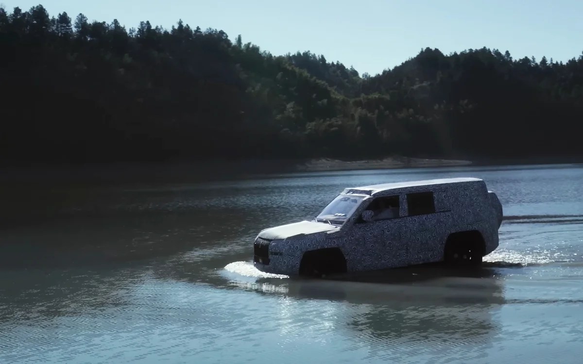 BYD Yangwang U8L: The Off-Road SUV That Transforms into an Emergency Boat (2026)