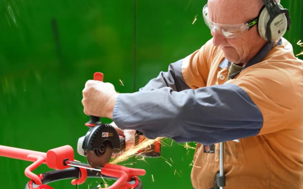 Angle Grinder vs Steering Wheel Locks: $30 vs $200 Toyota Lock - Shocking Results! (2026)