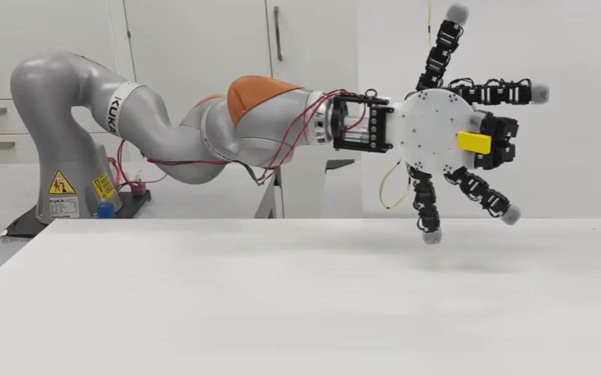 Spooky! Robotic Hand Detaches and Crawls Like a Spider (2026)