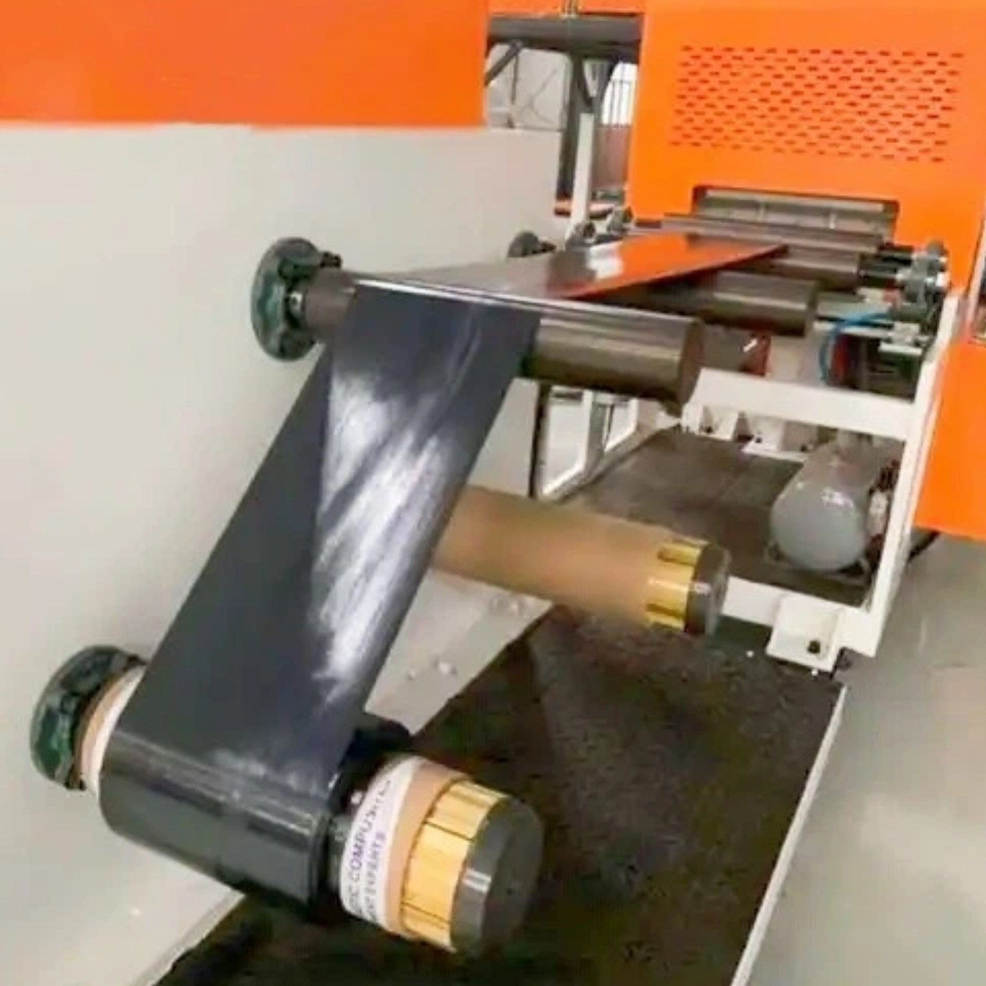 China Continuous Ultrathin 26-299gsm Carbon Fiber Unidirectional Prepreg Tape For Composited Materials