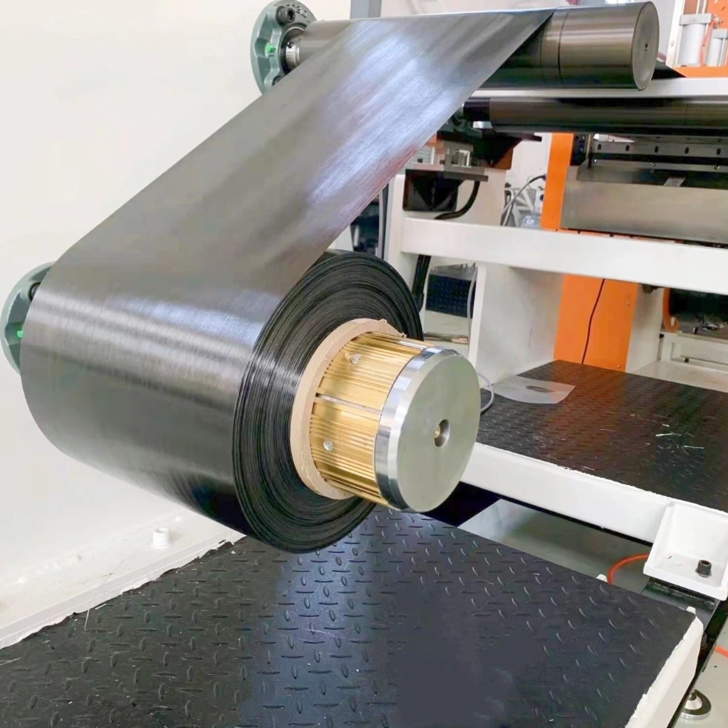 China Continuous Ultrathin 26-299gsm Carbon Fiber Unidirectional Prepreg Tape For Composited Materials