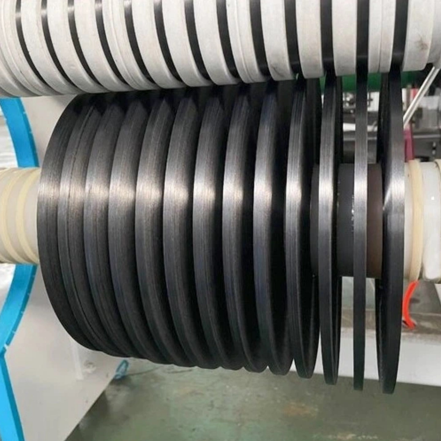 China Continuous Ultrathin 26-299gsm Carbon Fiber Unidirectional Prepreg Tape For Composited Materials