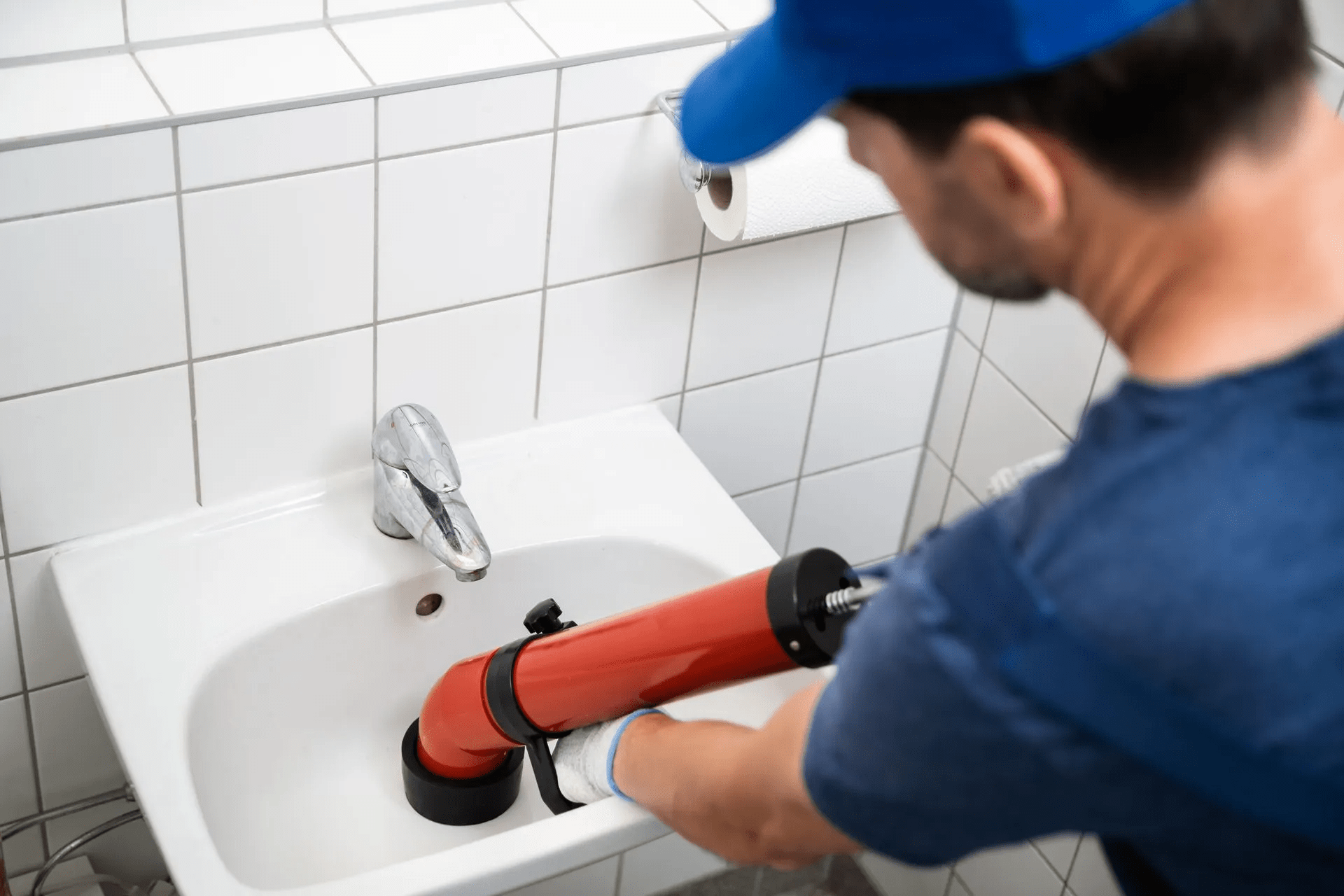 Unclogging-Drain_Surefire-Septic