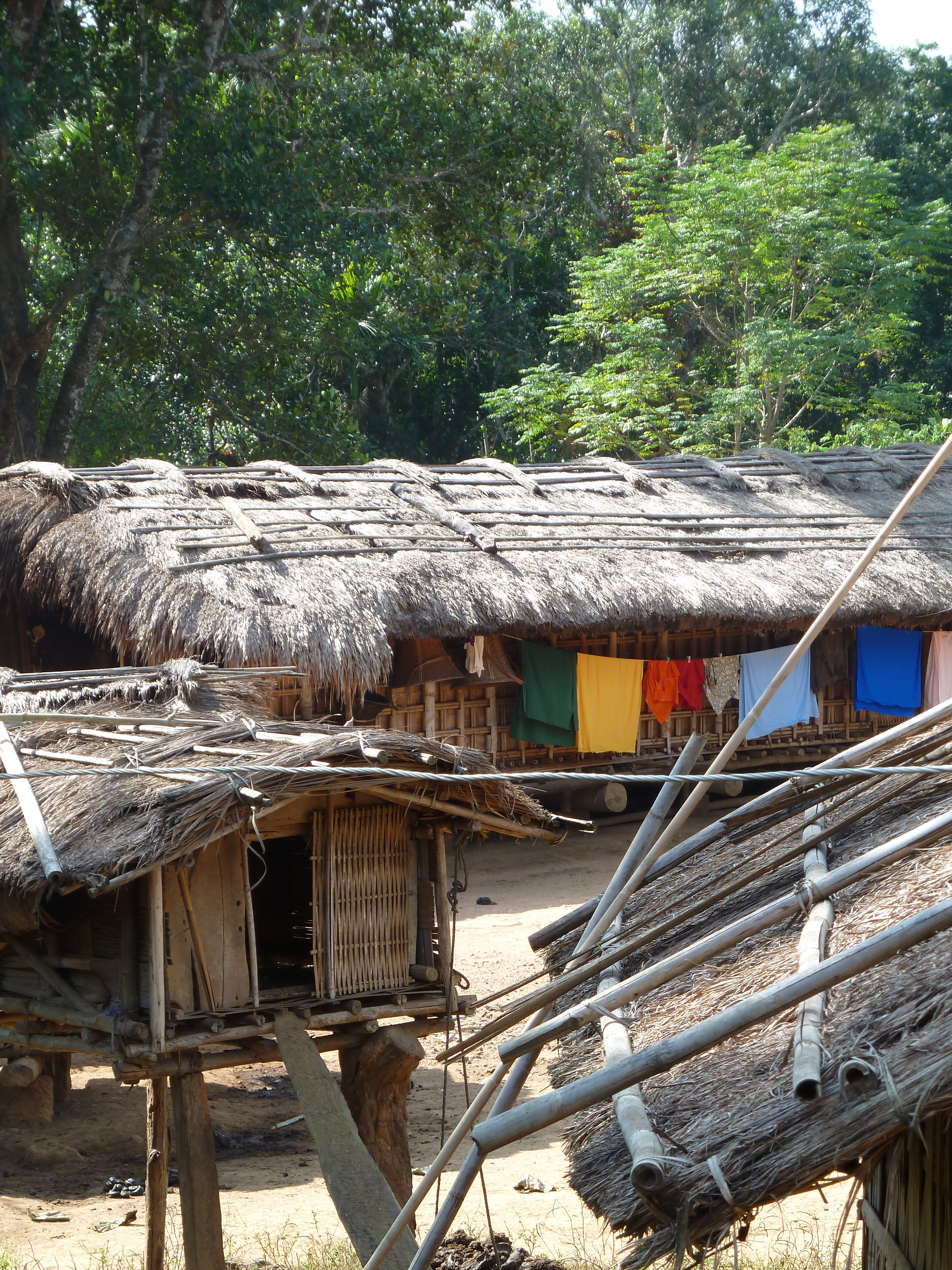 Des maisons dans un village garo