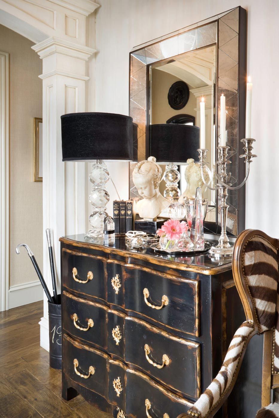 How to Make a Small Space Look Larger? Mirrors!