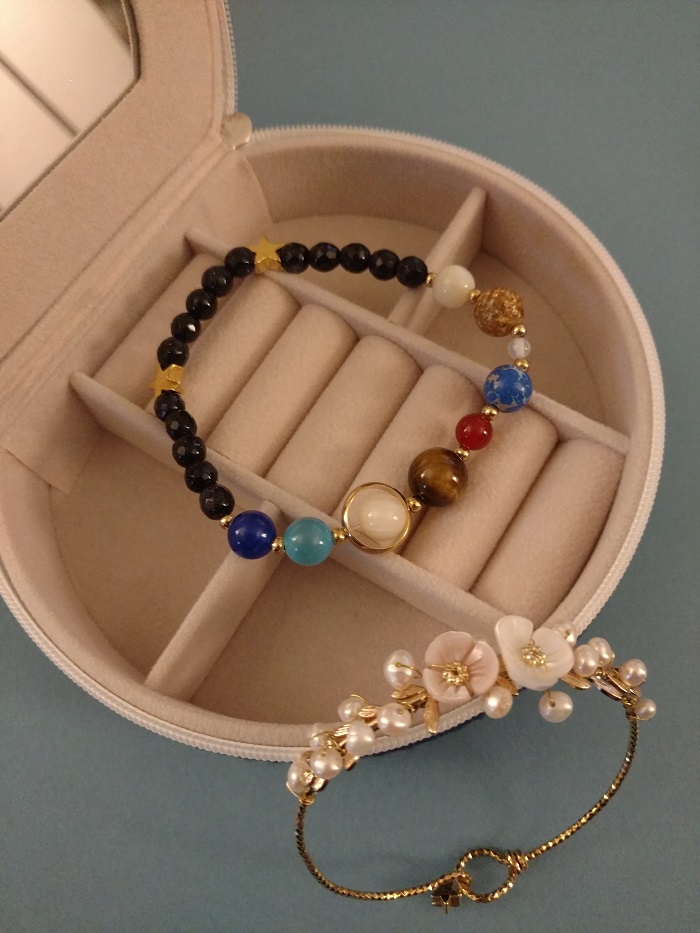 A Surprise Box filled with jewelry from Apollo Box? Yes, please!