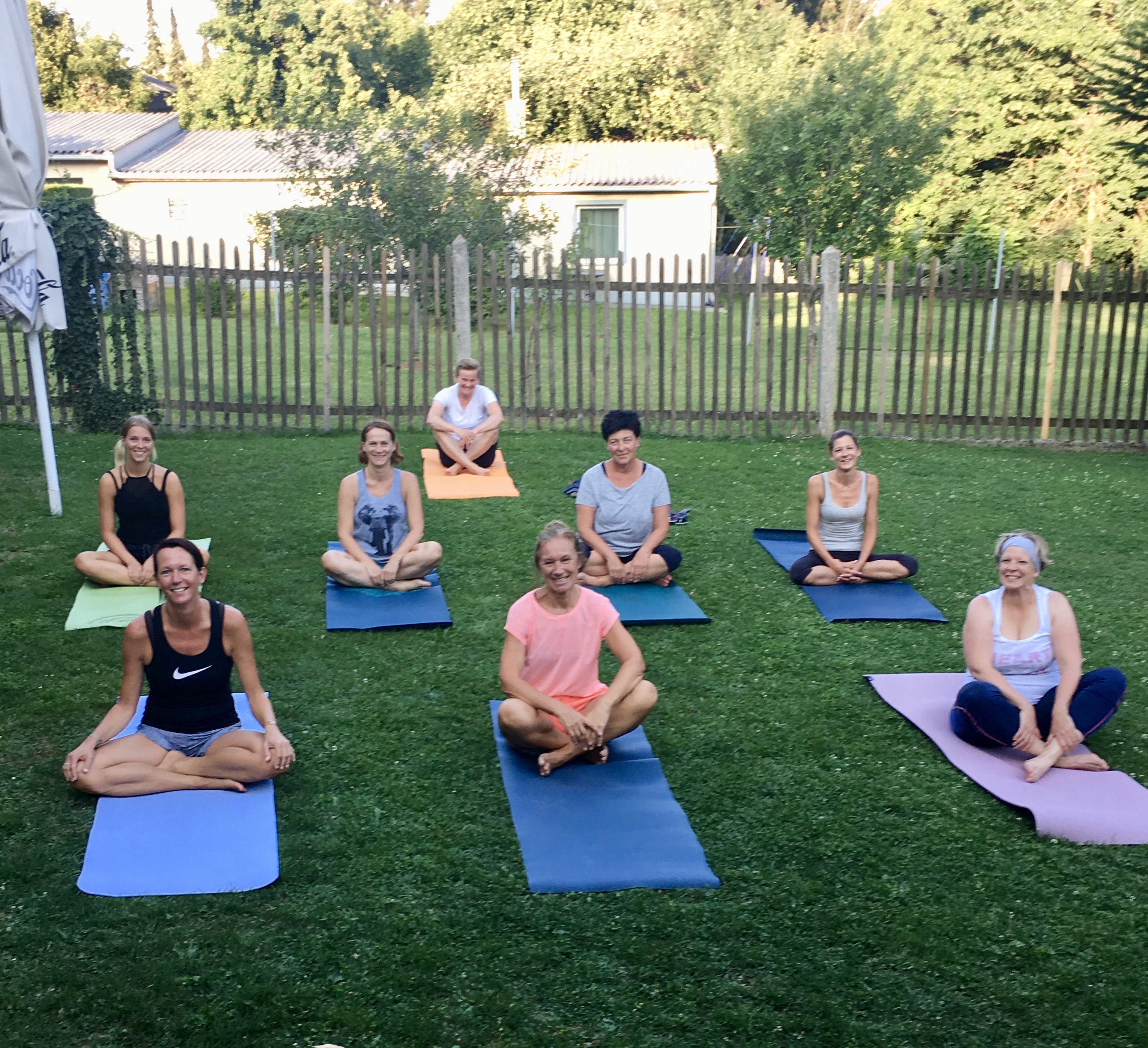 Yoga im Garten