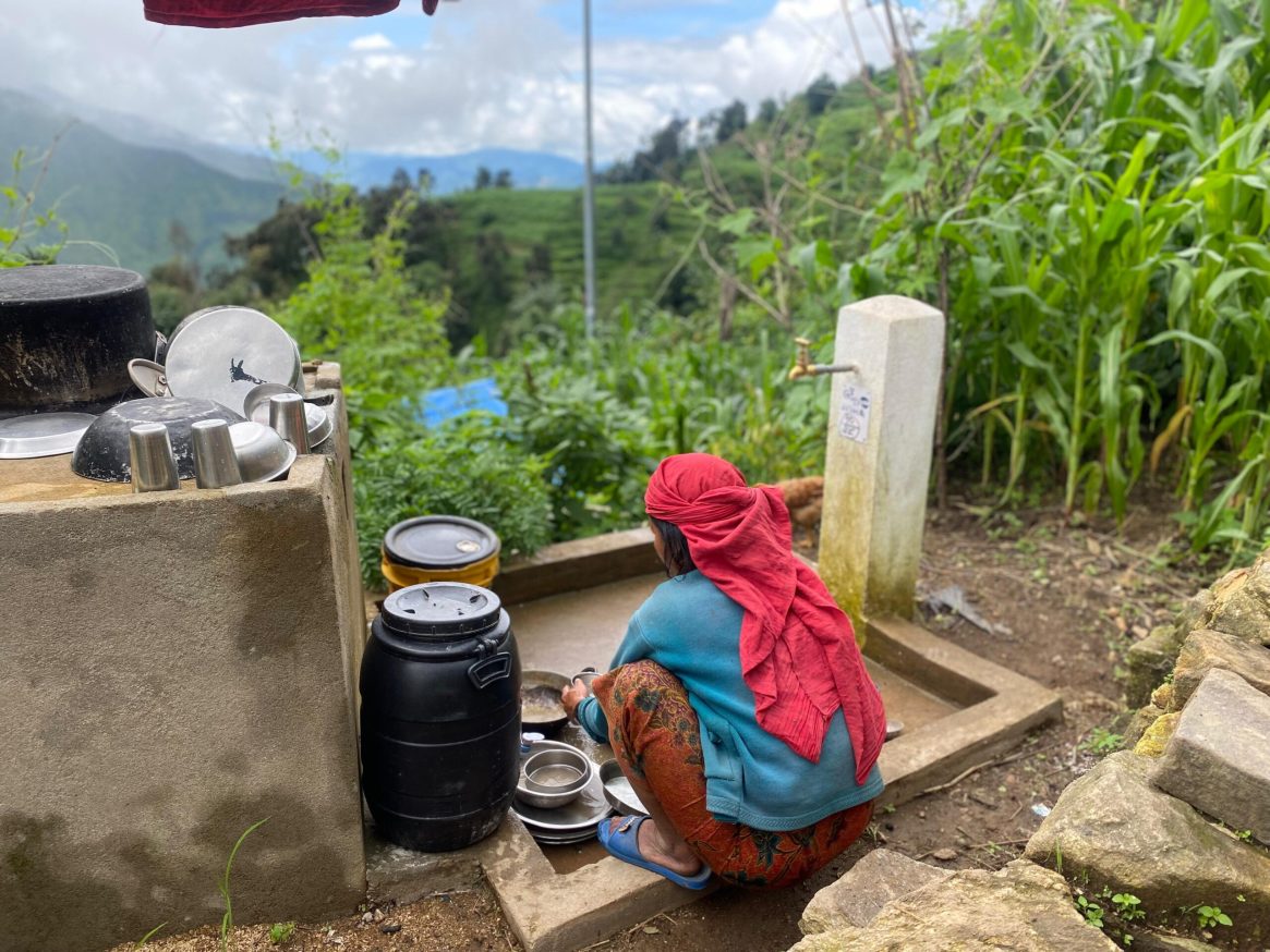 women washing dishes naumule scheme