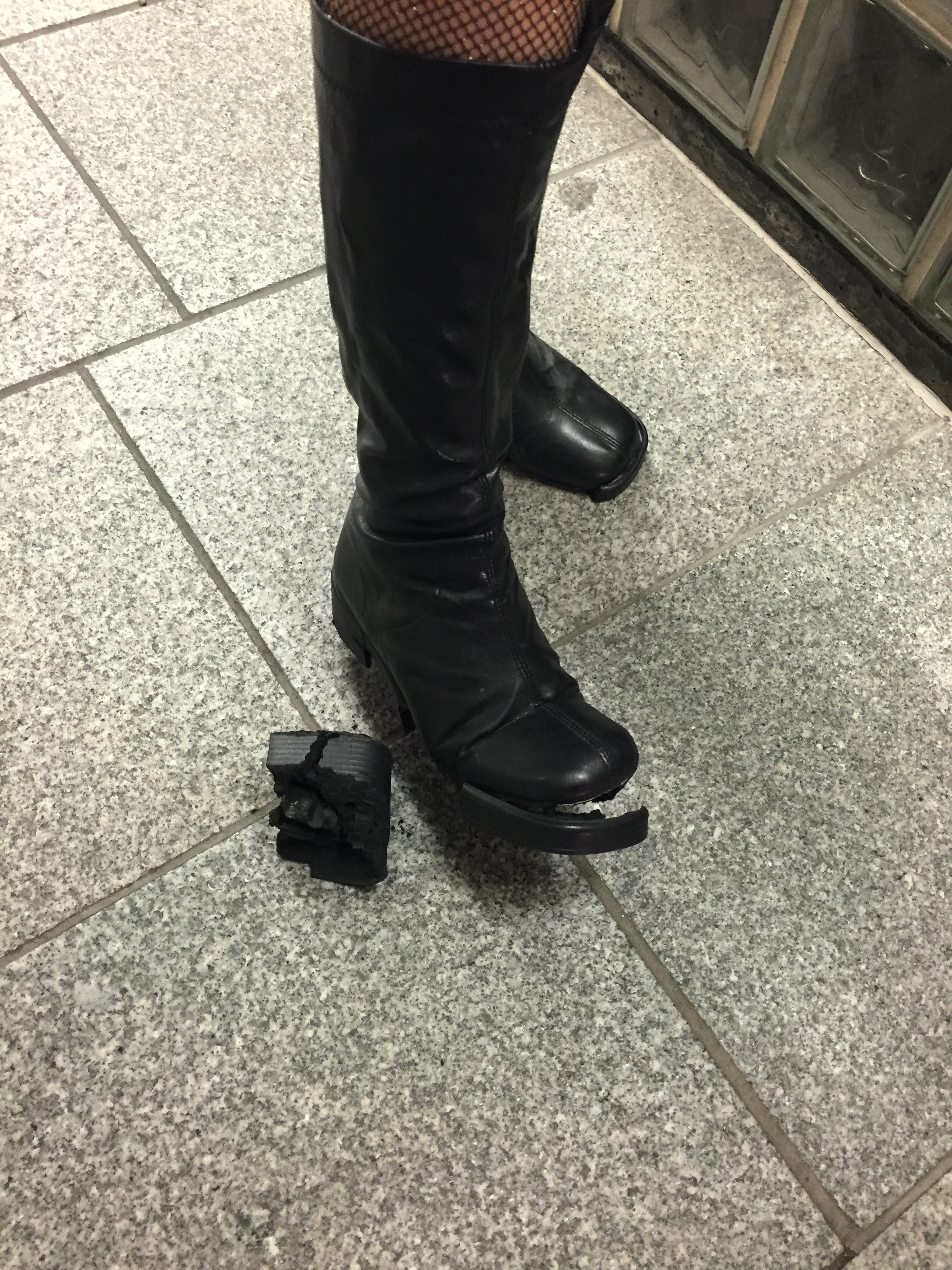 My friend's boot broke