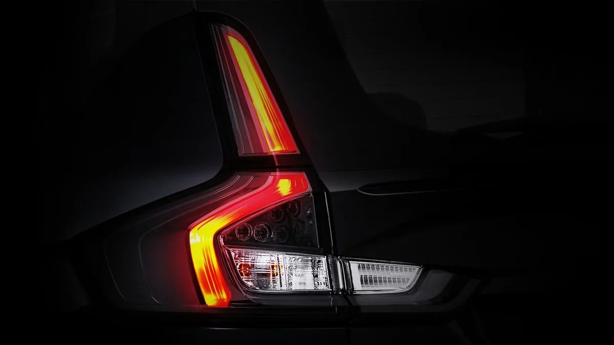 suzuki-xl7-hybrid-alpha-kuro