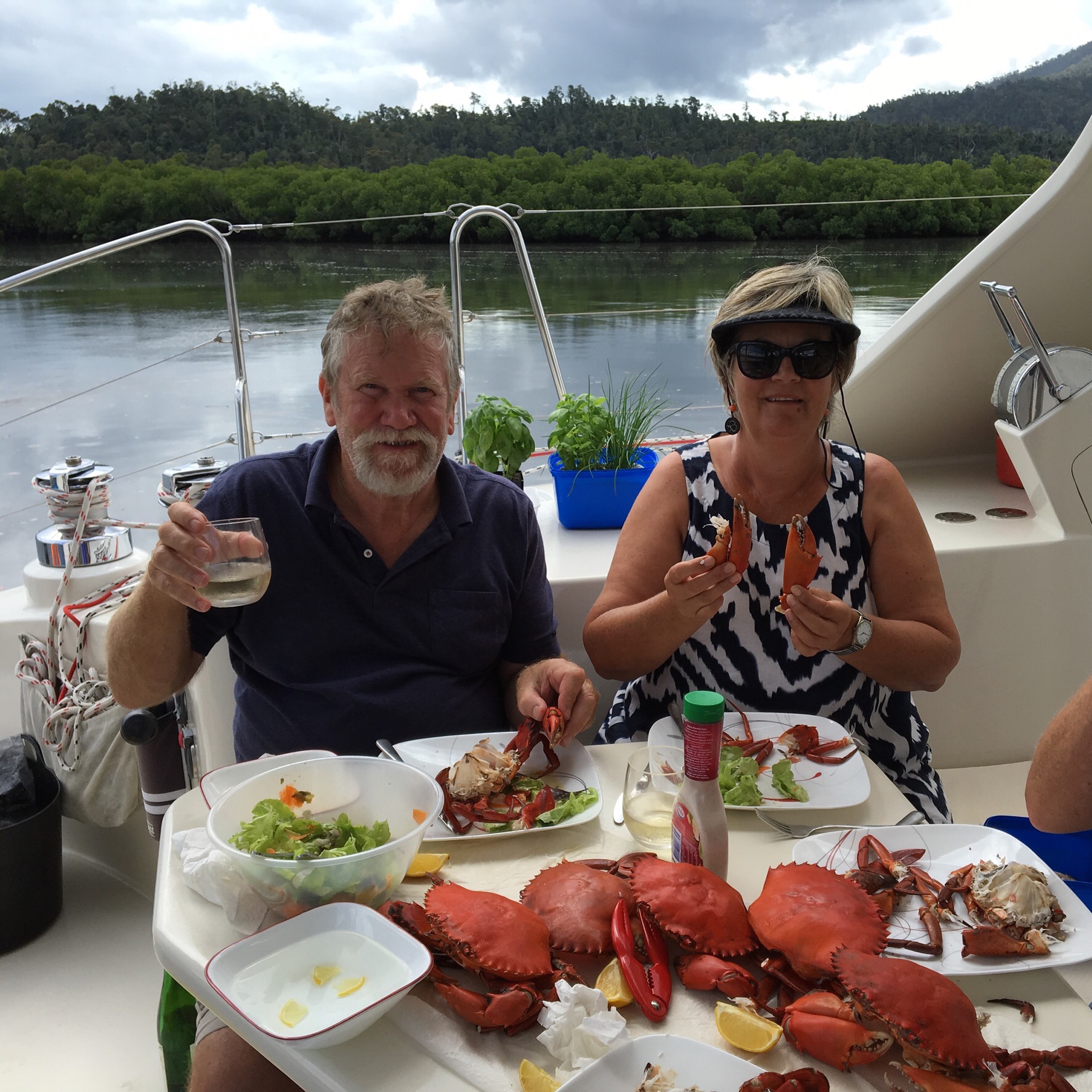 A crab lunch on AQ