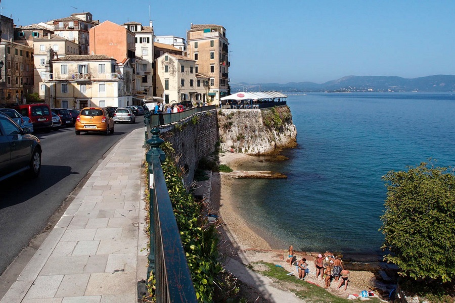 Греция, керкира туры из москвы, поиск путевок и горящих туров — цены на отдых в 2021 году. V Kerkiru Na Avtobuse Iz Paleokastricy Doroga Zanimaet 40 Minut