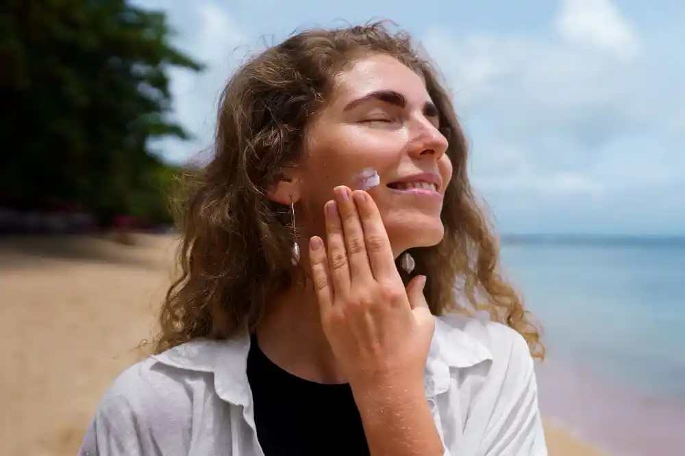 SPF 30 ou SPF 50 : quelle protection solaire choisir selon sa peau ?