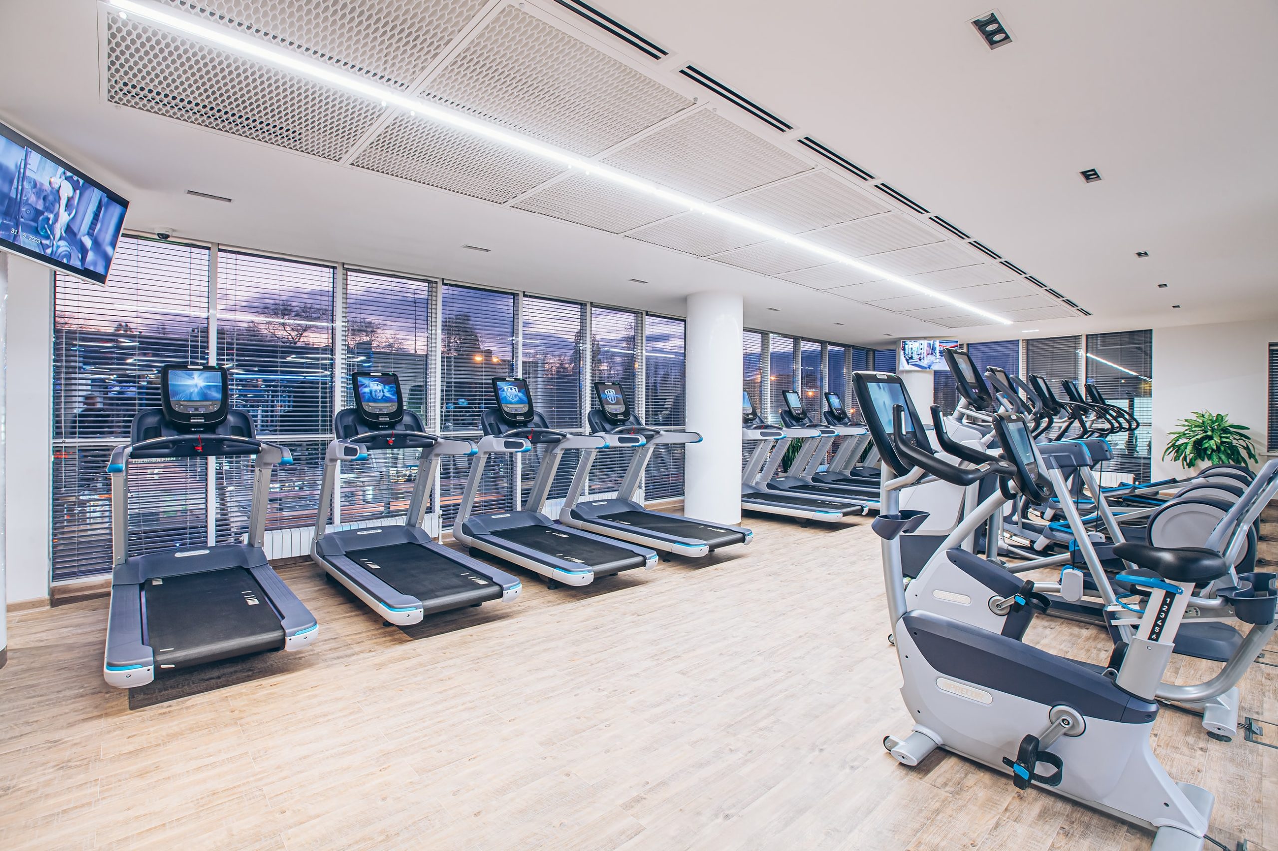 тренажерный зал космос челябинск чайковского 58.