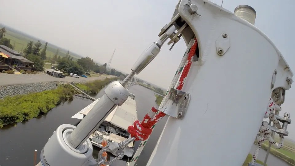 Halyard Restrainer