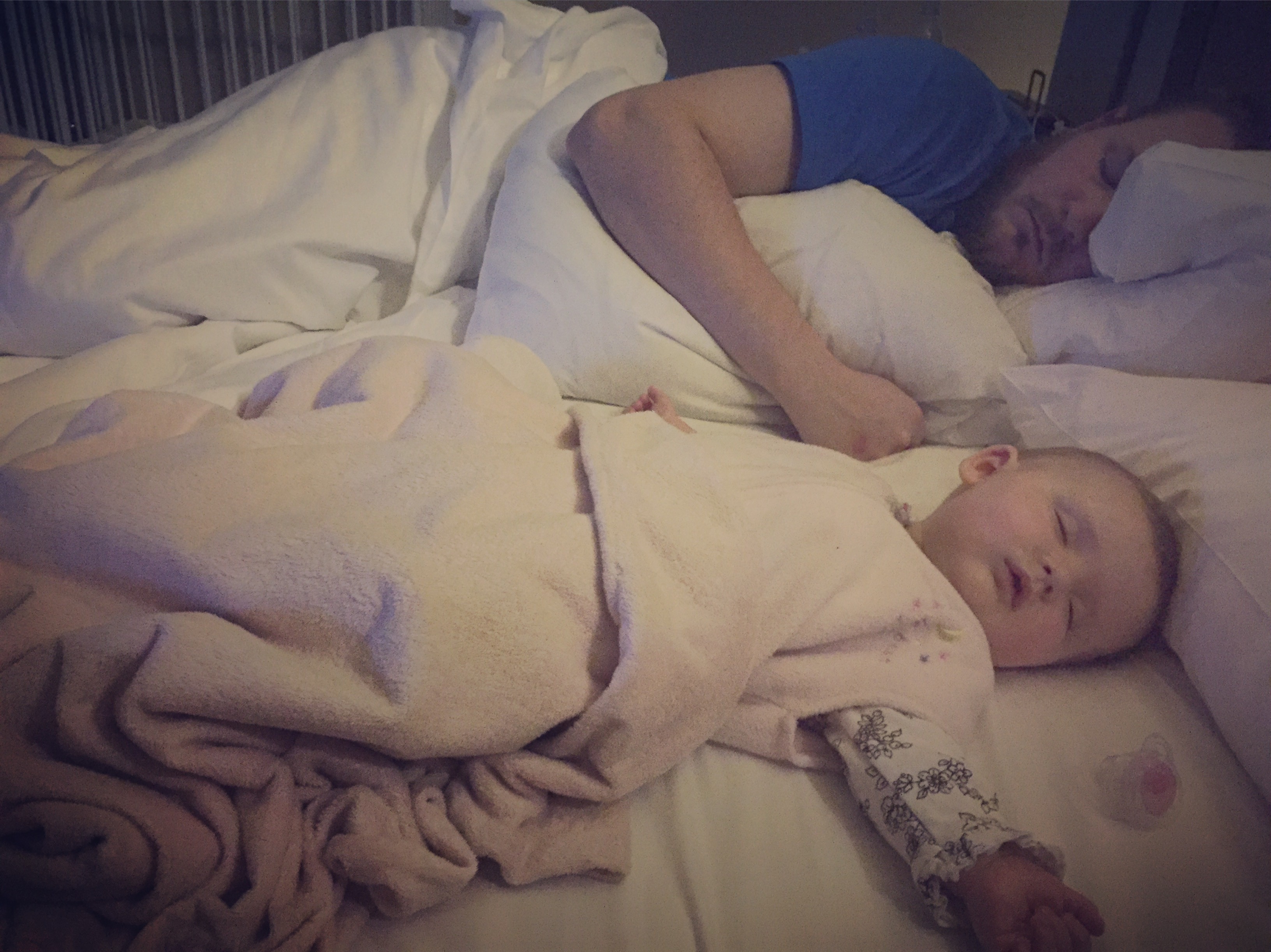 zoe travel crib