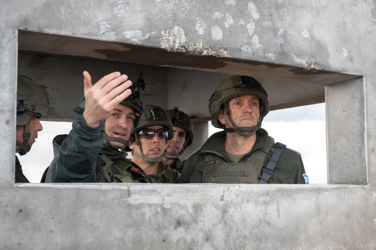 الجيش الإسرائيلي: رصدنا إطلاق صواريخ بعد هجوم واسع على أنظمة الدفاع الإيرانية