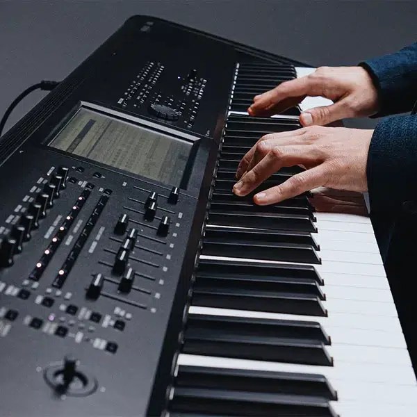 Korg Kronos 3 – Flagship Workstation Synth cho Producer và Nghệ sĩ Biểu Diễn
