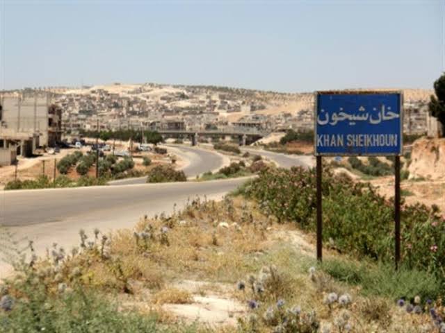 الفصائل الثورية تخلي مواقعها من ريف حماة الشمالي وقوات النظام تتقدم إلى خان شيخون