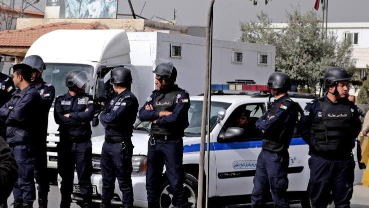 متسول يطعن سياح أجانب وعرب في الأردن