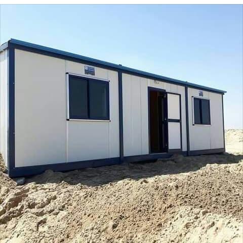 غرفة مسبقة الصنع تنشرها القوات الروسية في محيط معقل الميليشيات الإيرانية في البوكمال