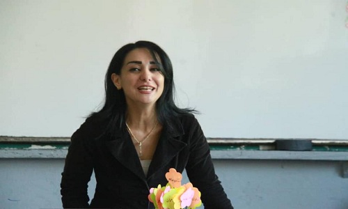 رغم الإهمال الذي يطال مؤسسات التعليم، معلمة سورية تحصل على جائزة “المعلم العالمي” 2020