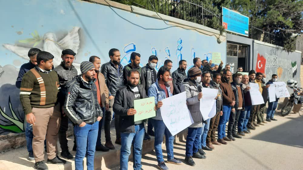 بعد مدينة الباب معلمو مدينة إعزاز يتظاهرون لزيادة رواتبهم