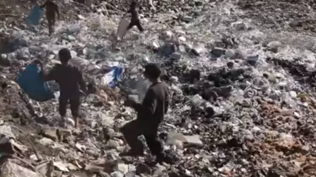 انفجرت المدفأة بعد أن وضعنا فيها كيس جلبناه من مكب النفايات!!؟