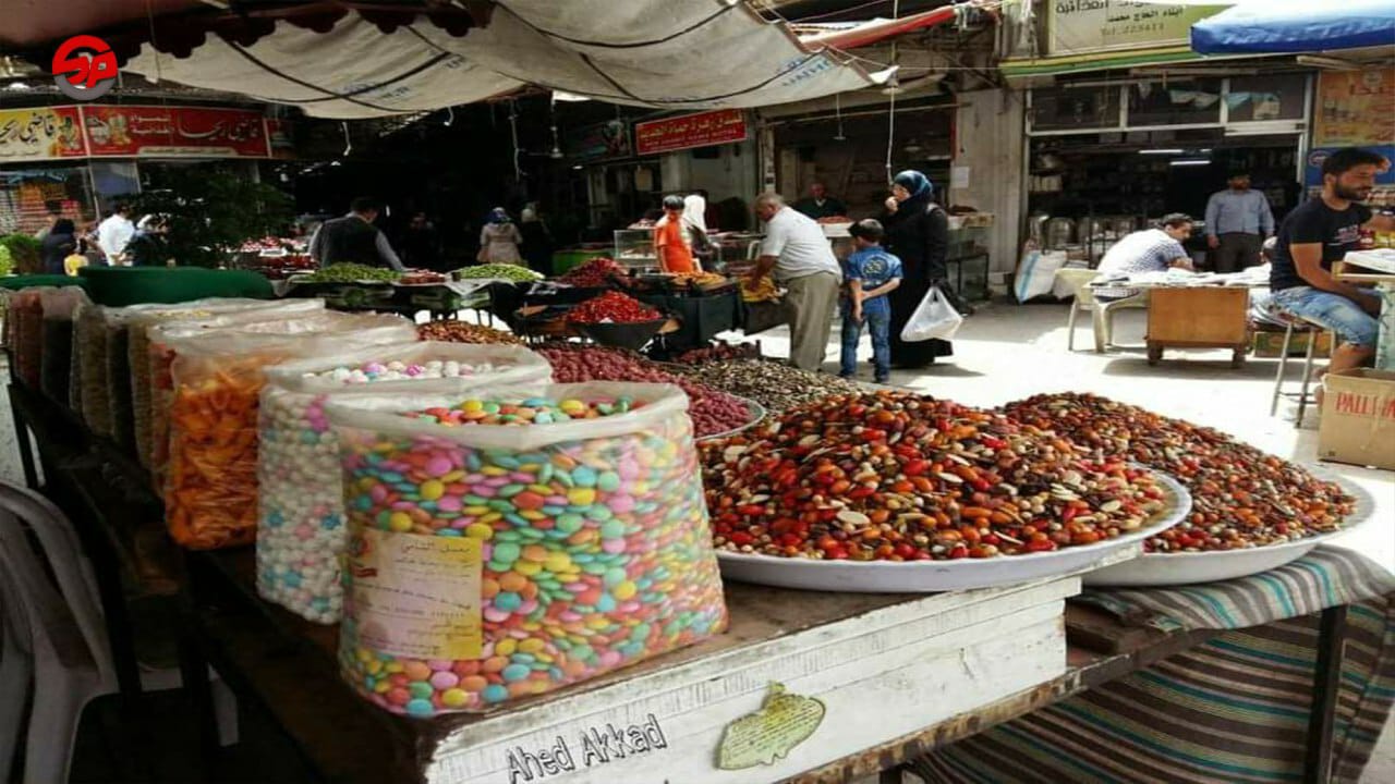 بائع بزورات في منطقة المرابط بمدينة حماة  عدسة: حنان الحموية